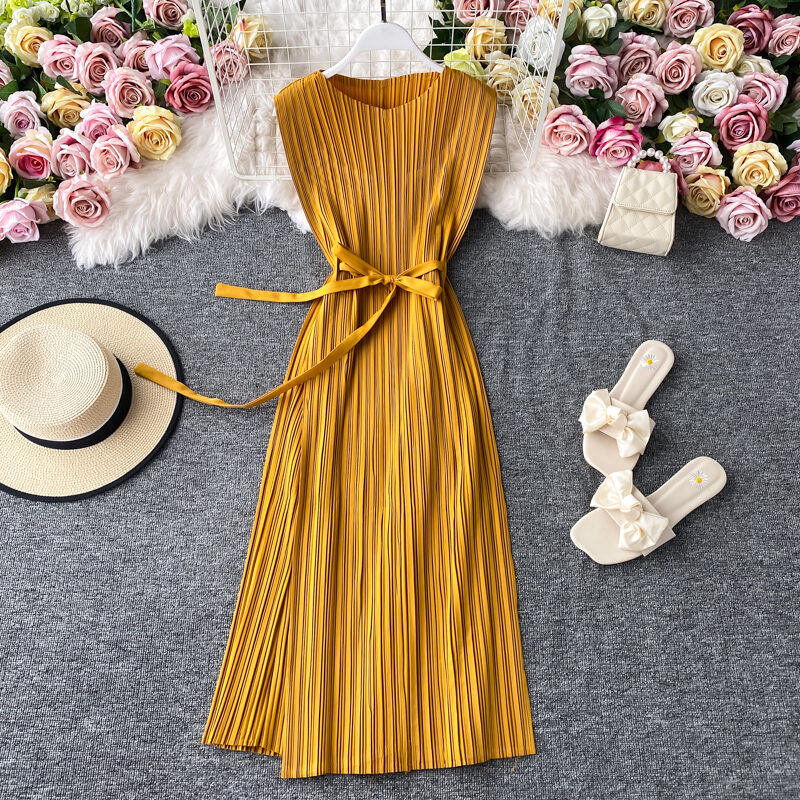 Elegant Goddess Temperament Dress Summer 2021 New Mid-Length Popular Commuter over the Knee Elegant Pleated Skirt Sleeveless